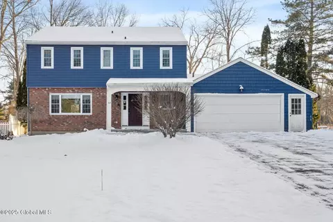 68 Parkwyn Dr, Delmar, NY 12054