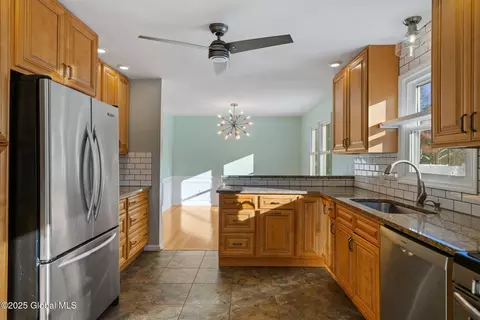68 Parkwyn Dr, Delmar, NY 12054 photo 18