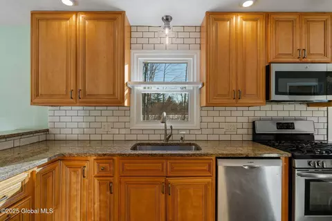 68 Parkwyn Dr, Delmar, NY 12054 photo 17