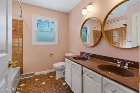 68 Parkwyn Dr, Delmar, NY 12054 photo 41
