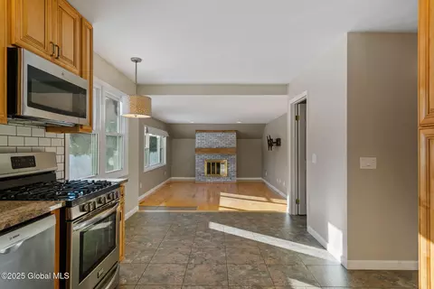 68 Parkwyn Dr, Delmar, NY 12054 photo 21