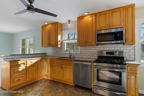 68 Parkwyn Dr, Delmar, NY 12054 photo 20