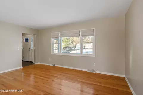 68 Parkwyn Dr, Delmar, NY 12054 photo 12