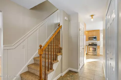68 Parkwyn Dr, Delmar, NY 12054 photo 7