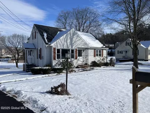 137 Prospect St, Schoharie, NY 12157