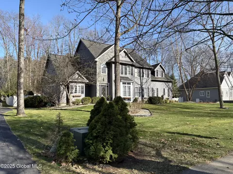 6 Arrowhead Rd, Saratoga Springs, NY 12866