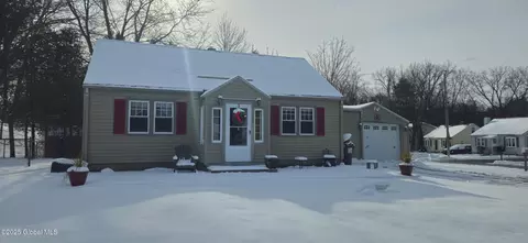 17 Ayre Dr, Albany, NY 12203
