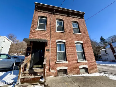 84 Hill St, Troy, NY 12180
