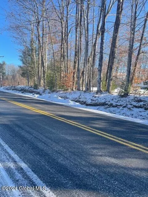 524 Lakeview Rd, Broadalbin, NY 12025