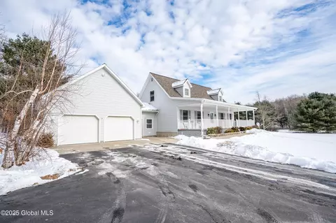 19 Old Siek Rd, Troy, NY 12180