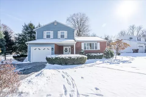 3 Patroon Pl, Glenmont, NY 12077