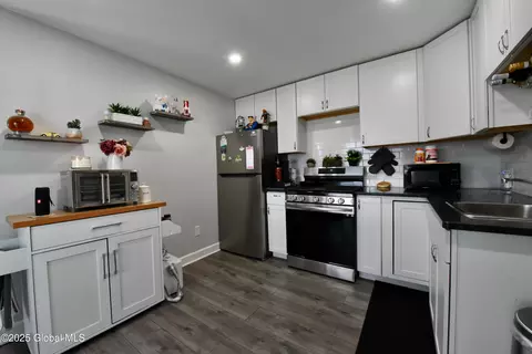 321 Front St, Schenectady, NY 12305 photo 5