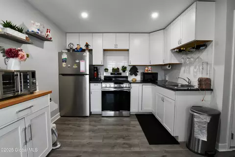 321 Front St, Schenectady, NY 12305 photo 4