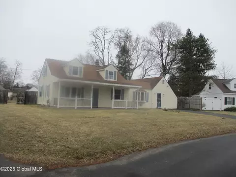 1014 Circle Dr, Schenectady, NY 12303