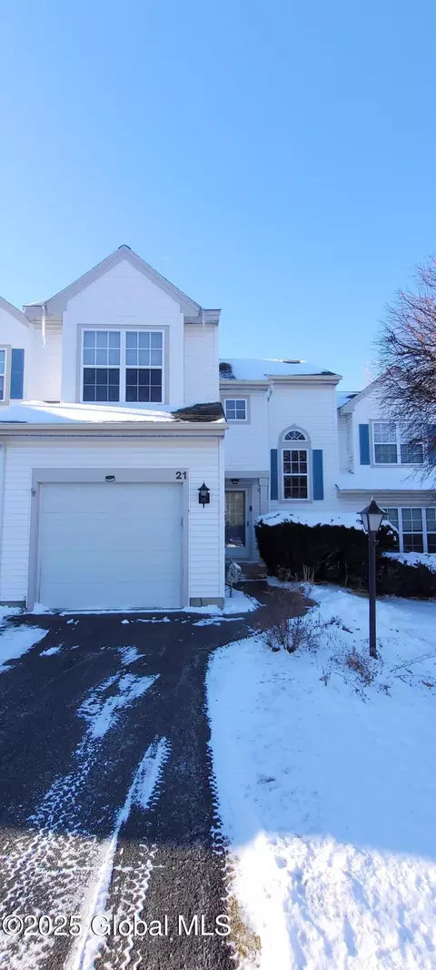21 Malibu Hl, Rensselaer, NY 12144