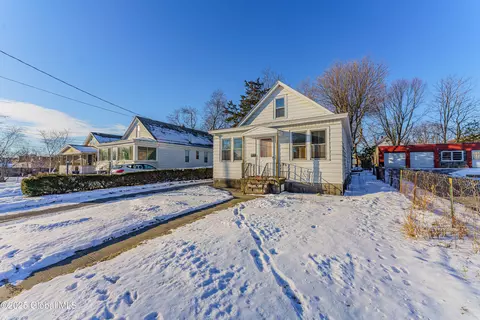 458 Eleventh St, Schenectady, NY 12306 photo 3