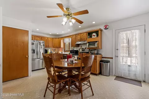 3084 E Lydius St, Schenectady, NY 12303 photo 10