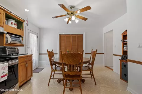 3084 E Lydius St, Schenectady, NY 12303 photo 9