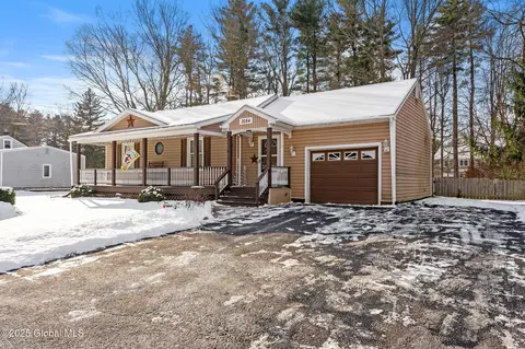3084 E Lydius St, Schenectady, NY 12303 photo 3