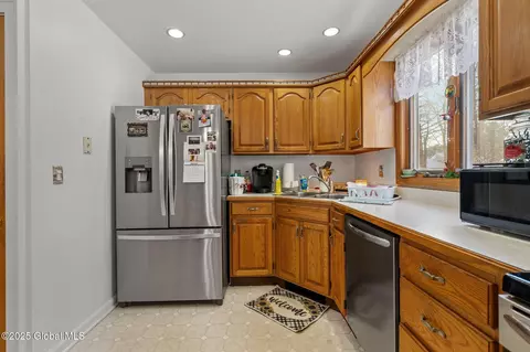 3084 E Lydius St, Schenectady, NY 12303 photo 11
