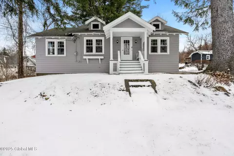 2 Elliot Ave, East Greenbush, NY 12061