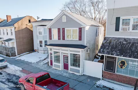 614 19th St, Watervliet, NY 12189