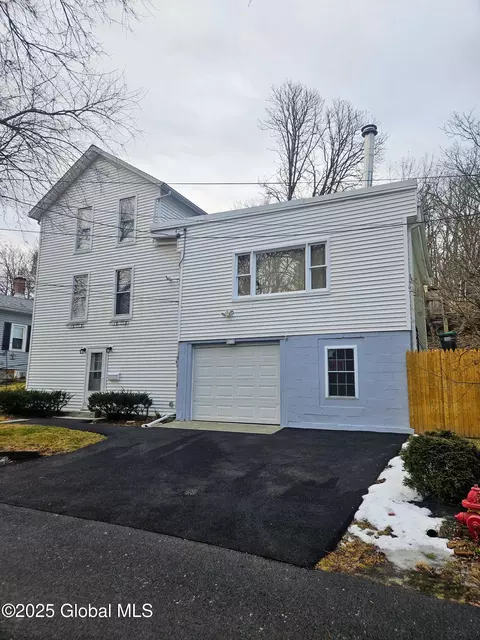 65 First St, Castleton On Hudson, NY 12033