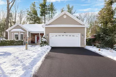 5011 Colonial Dr, Schenectady, NY 12303