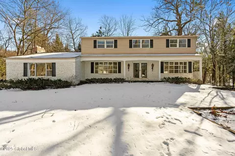 11 Valdepenas Ln, Clifton Park, NY 12065