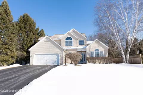 31 Grafton Rd, Glenmont, NY 12077