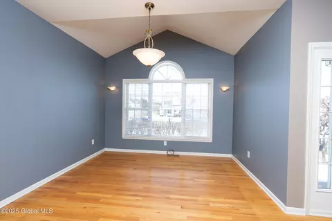 31 Grafton Rd, Glenmont, NY 12077 photo 4
