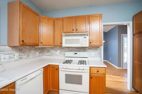 31 Grafton Rd, Glenmont, NY 12077 photo 8