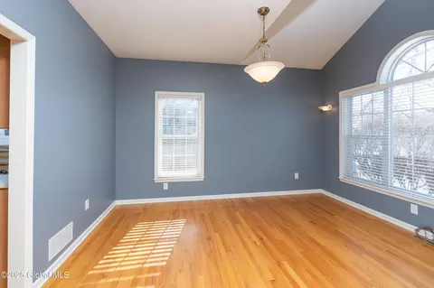 31 Grafton Rd, Glenmont, NY 12077 photo 5
