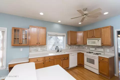 31 Grafton Rd, Glenmont, NY 12077 photo 9