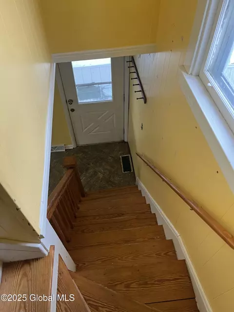 Entry Way - 40 Lorraine Ave, Schenectady, NY 12304 photo 2 of 2