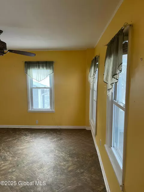 Living - 40 Lorraine Ave, Schenectady, NY 12304 photo 2 of 2