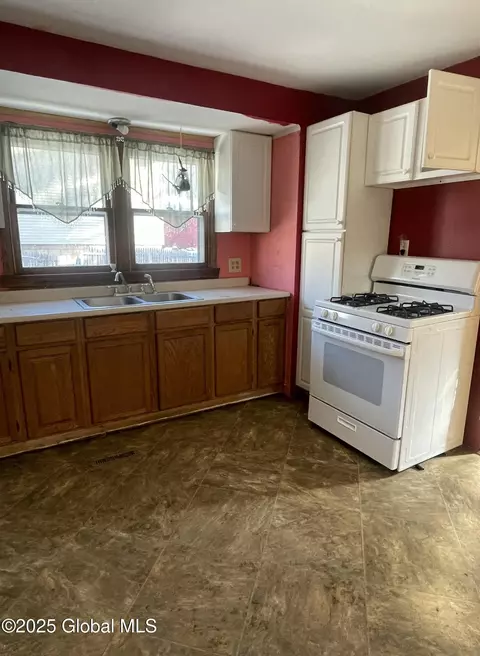 Kitchen - 40 Lorraine Ave, Schenectady, NY 12304 photo 2 of 2