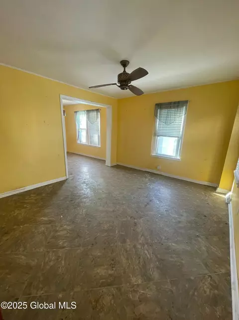 Living - 40 Lorraine Ave, Schenectady, NY 12304 photo 1 of 2