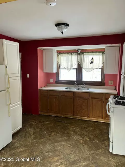 Kitchen - 40 Lorraine Ave, Schenectady, NY 12304 photo 1 of 2