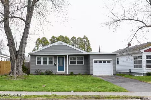 3 Hemlock Ln, Albany, NY 12208