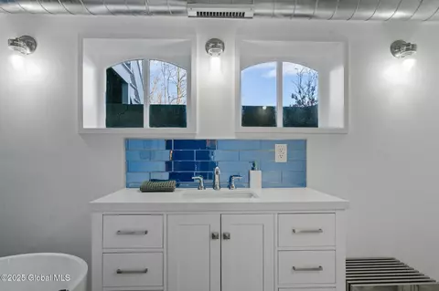 Bath - 111 Read Rd, Glenmont, NY 12077 photo 2 of 5