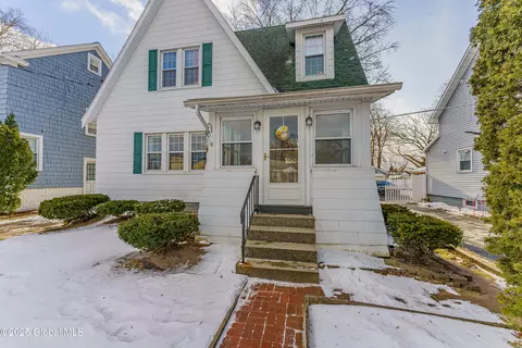 4 Woolard Ave, Colonie, NY 12205