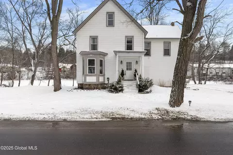 30 River St, Warrensburg, NY 12885