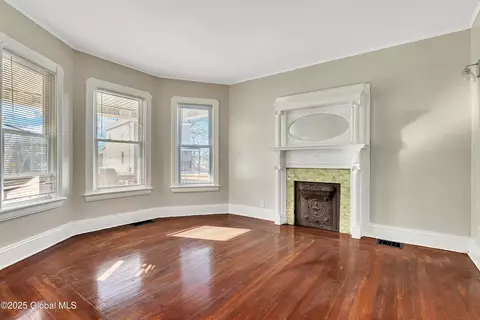 827 Strong St, Schenectady, NY 12307 photo 2