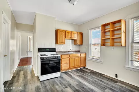 827 Strong St, Schenectady, NY 12307 photo 15