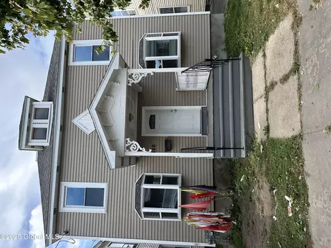 820 Grant Ave, Schenectady, NY 12307