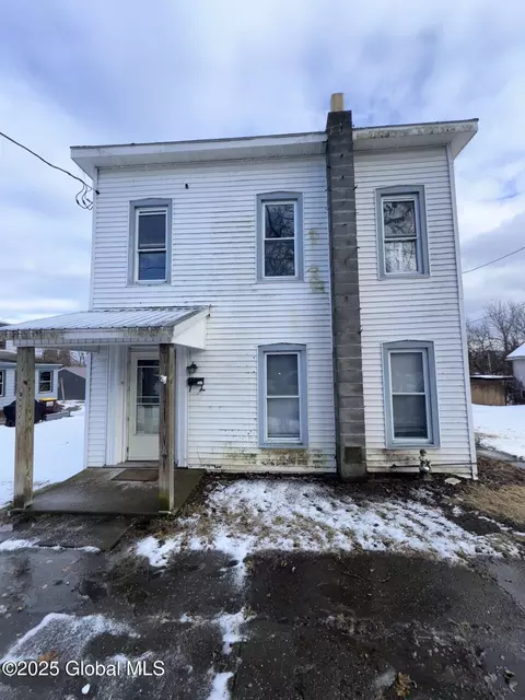18 Chestnut St, Schuylerville, NY 12871