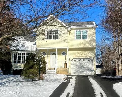 7 Tamian Pass, Ballston Lake, NY 12019