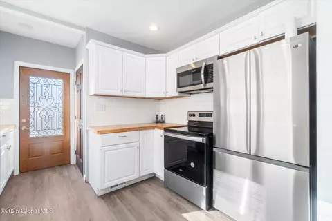 Kitchen - 2054 State St, Schenectady, NY 12304 photo 2 of 4