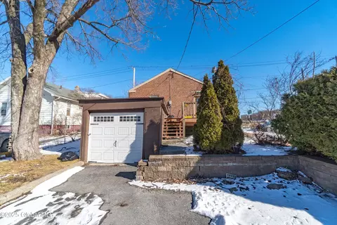 Exterior - 2054 State St, Schenectady, NY 12304 photo 6 of 10